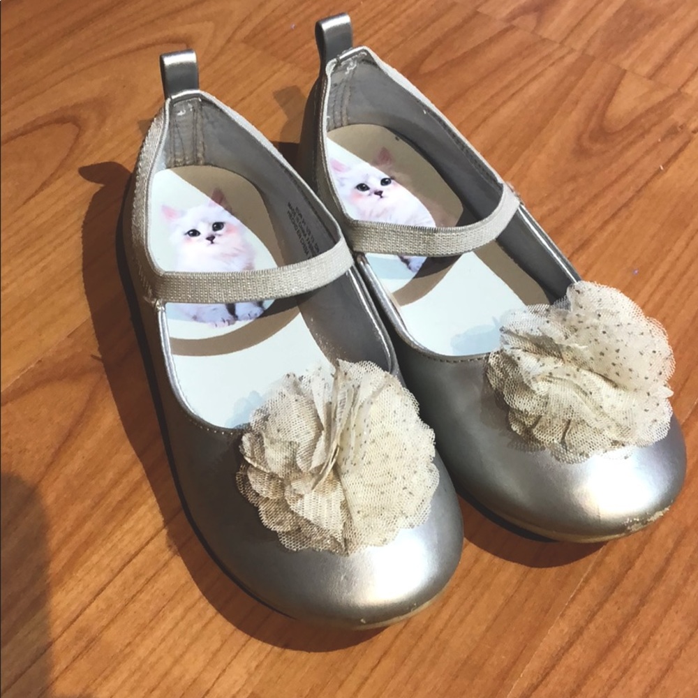 Cat & Jack Cute Silver girl US13 Dress shoes